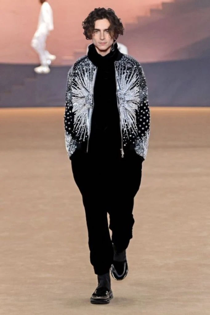THIMOTHEE CHALAMET MODA DESFILE