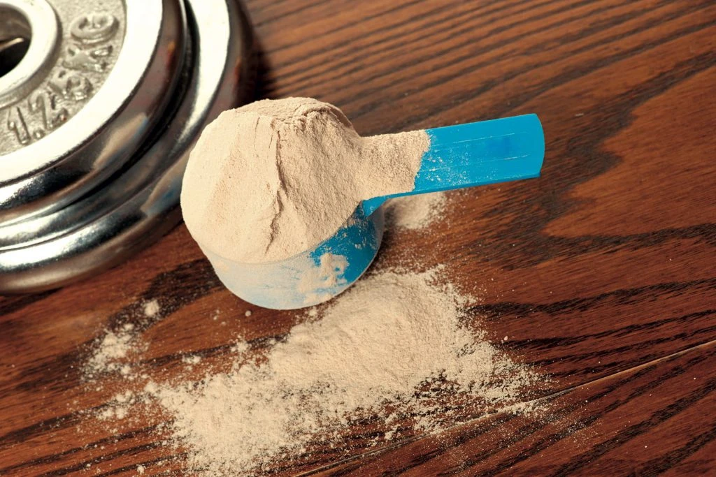 La proteína en polvo se pueden consumir con cualquier producto en el que se puedan disolver (leche, agua o jugo. Foto: 123rf.