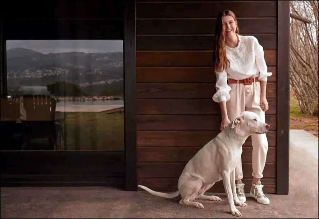 La modelo holandesa Luna Bijl posa para la campaña Primavera Verano 2020 de la marca española Mango.