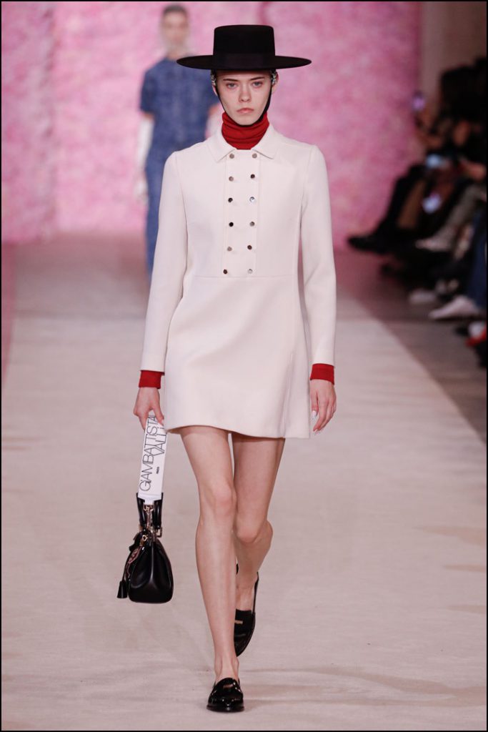 Desfile de moda Giambattista Valli Colección otoño invierno 2020 2021 durante la Semana de la Moda de París.