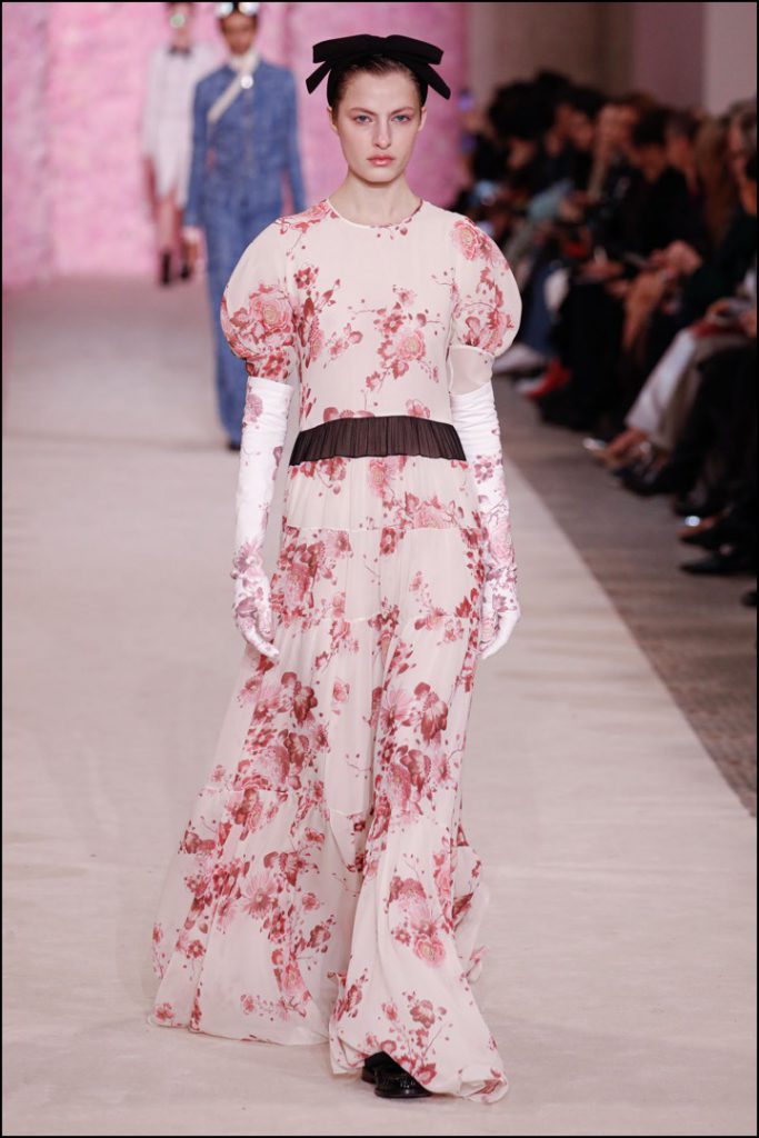 Desfile de moda Giambattista Valli Colección otoño invierno 2020 2021 durante la Semana de la Moda de París.