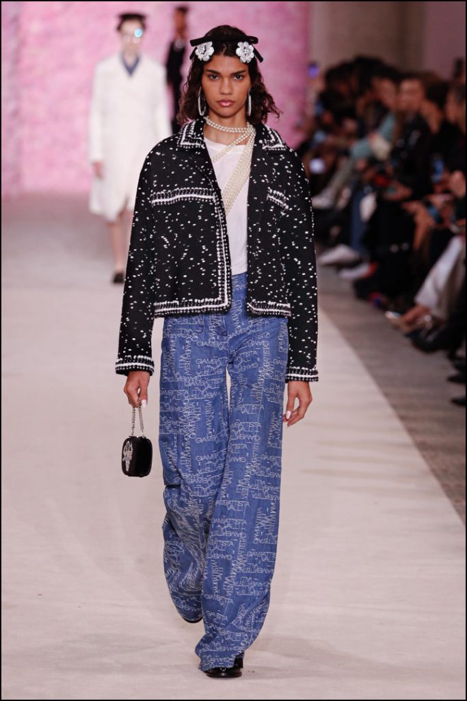 Desfile de moda Giambattista Valli Colección otoño invierno 2020 2021 durante la Semana de la Moda de París.