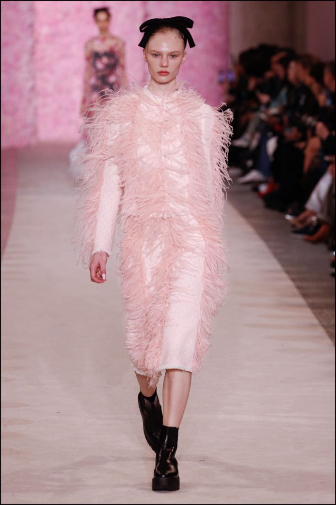 Desfile de moda Giambattista Valli Colección otoño invierno 2020 2021 durante la Semana de la Moda de París.