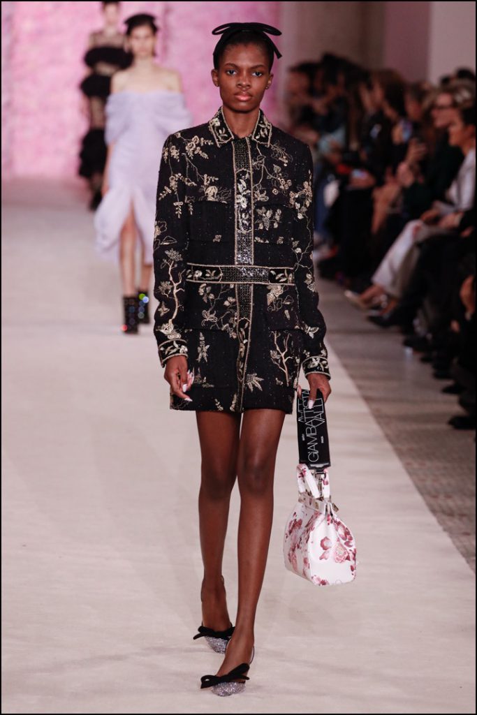 Desfile de moda Giambattista Valli Colección otoño invierno 2020 2021 durante la Semana de la Moda de París.