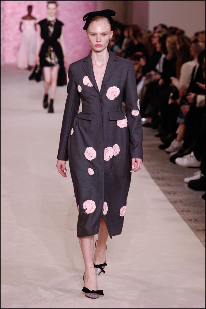 Desfile de moda Giambattista Valli Colección otoño invierno 2020 2021 durante la Semana de la Moda de París.