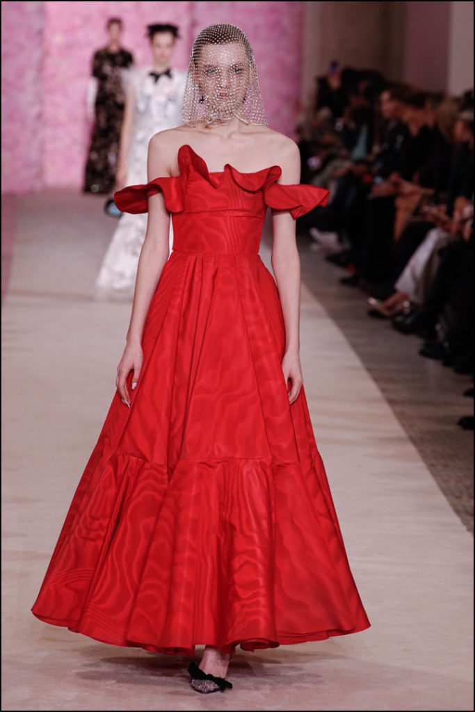 Desfile de moda Giambattista Valli Colección otoño invierno 2020 2021 durante la Semana de la Moda de París.