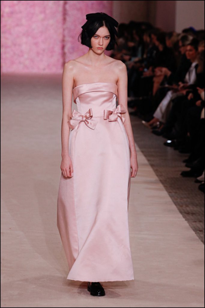 Desfile de moda Giambattista Valli Colección otoño invierno 2020 2021 durante la Semana de la Moda de París.