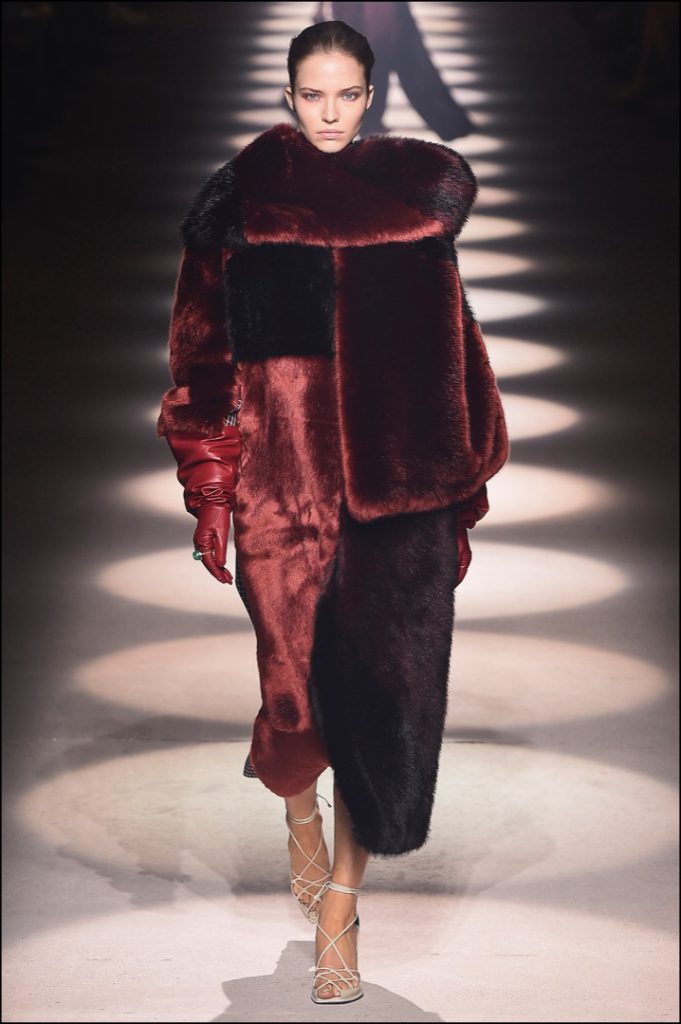Show "Givenchy" como parte de la Semana de la Moda de París Ropa de mujer Otoño / Invierno 2020/2021 el 1 de marzo de 2020 en París, Francia.