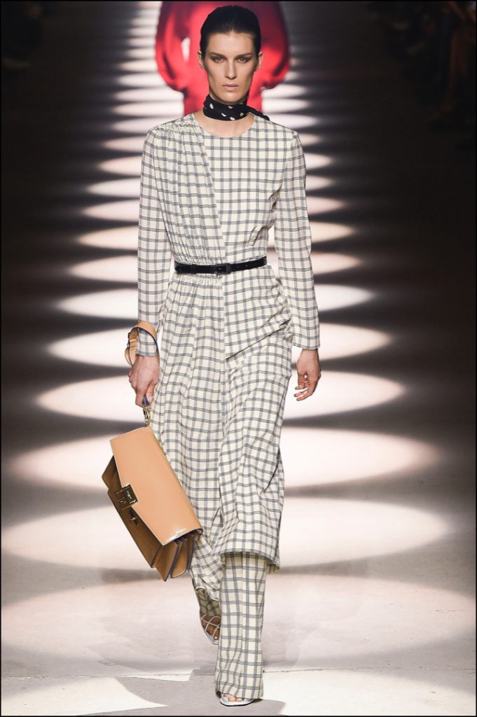 Show "Givenchy" como parte de la Semana de la Moda de París Ropa de mujer Otoño / Invierno 2020/2021 el 1 de marzo de 2020 en París, Francia.