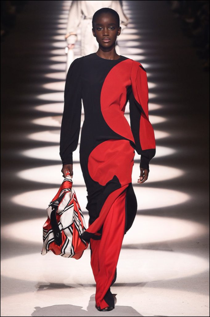 Show "Givenchy" como parte de la Semana de la Moda de París Ropa de mujer Otoño / Invierno 2020/2021 el 1 de marzo de 2020 en París, Francia.