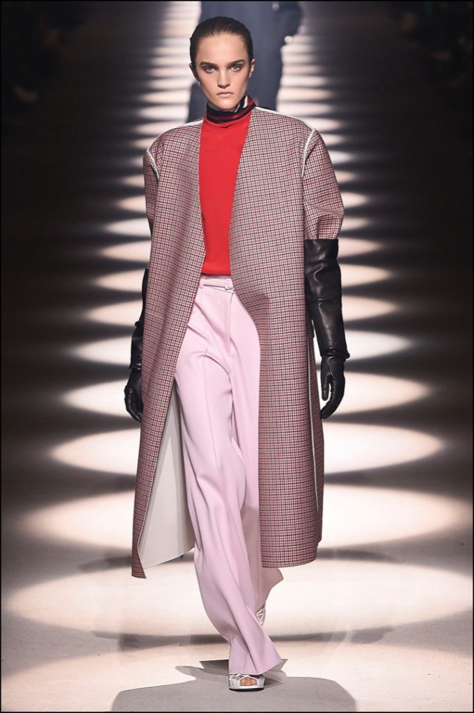 Show "Givenchy" como parte de la Semana de la Moda de París Ropa de mujer Otoño / Invierno 2020/2021 el 1 de marzo de 2020 en París, Francia.