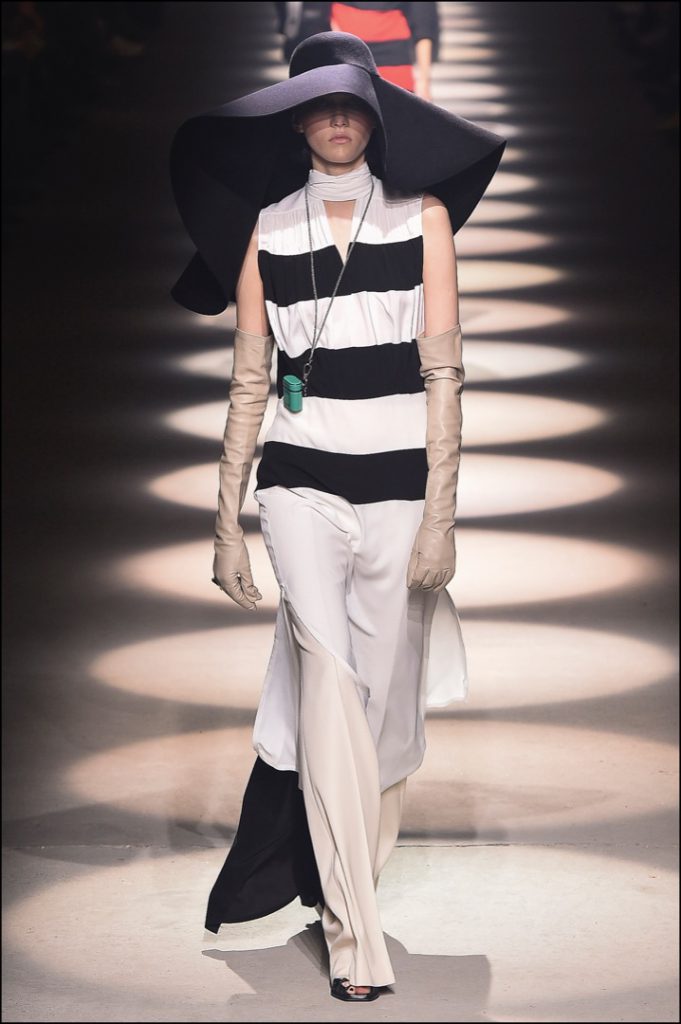 Show "Givenchy" como parte de la Semana de la Moda de París Ropa de mujer Otoño / Invierno 2020/2021 el 1 de marzo de 2020 en París, Francia.