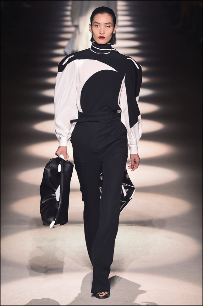 Show "Givenchy" como parte de la Semana de la Moda de París Ropa de mujer Otoño / Invierno 2020/2021 el 1 de marzo de 2020 en París, Francia.