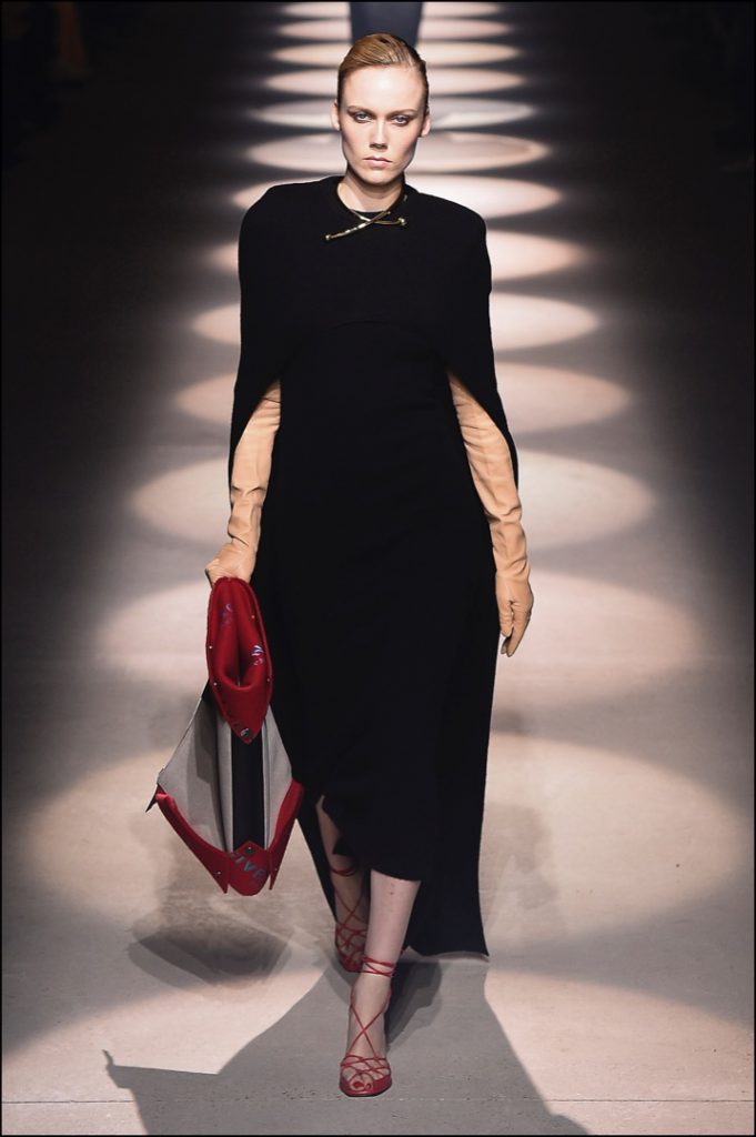 Show "Givenchy" como parte de la Semana de la Moda de París Ropa de mujer Otoño / Invierno 2020/2021 el 1 de marzo de 2020 en París, Francia.