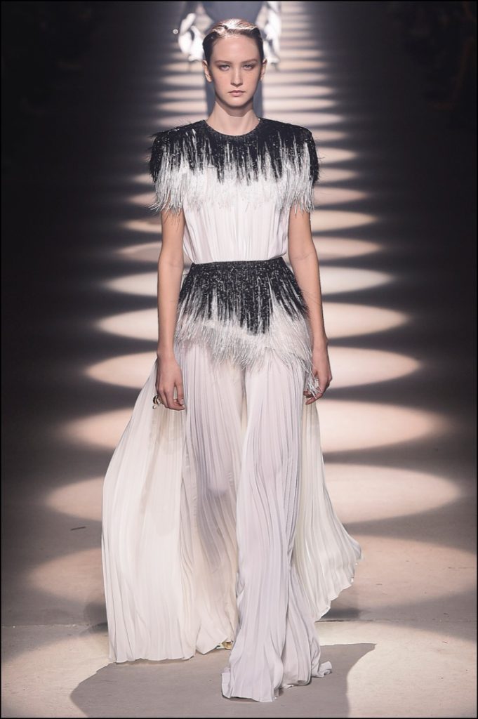 Show "Givenchy" como parte de la Semana de la Moda de París Ropa de mujer Otoño / Invierno 2020/2021 el 1 de marzo de 2020 en París, Francia.