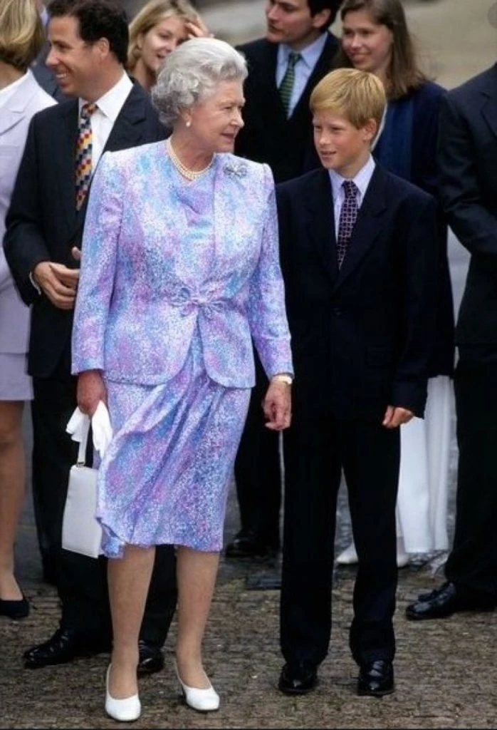 HARRY REINA ISABEL II REUNION INGLATERRA