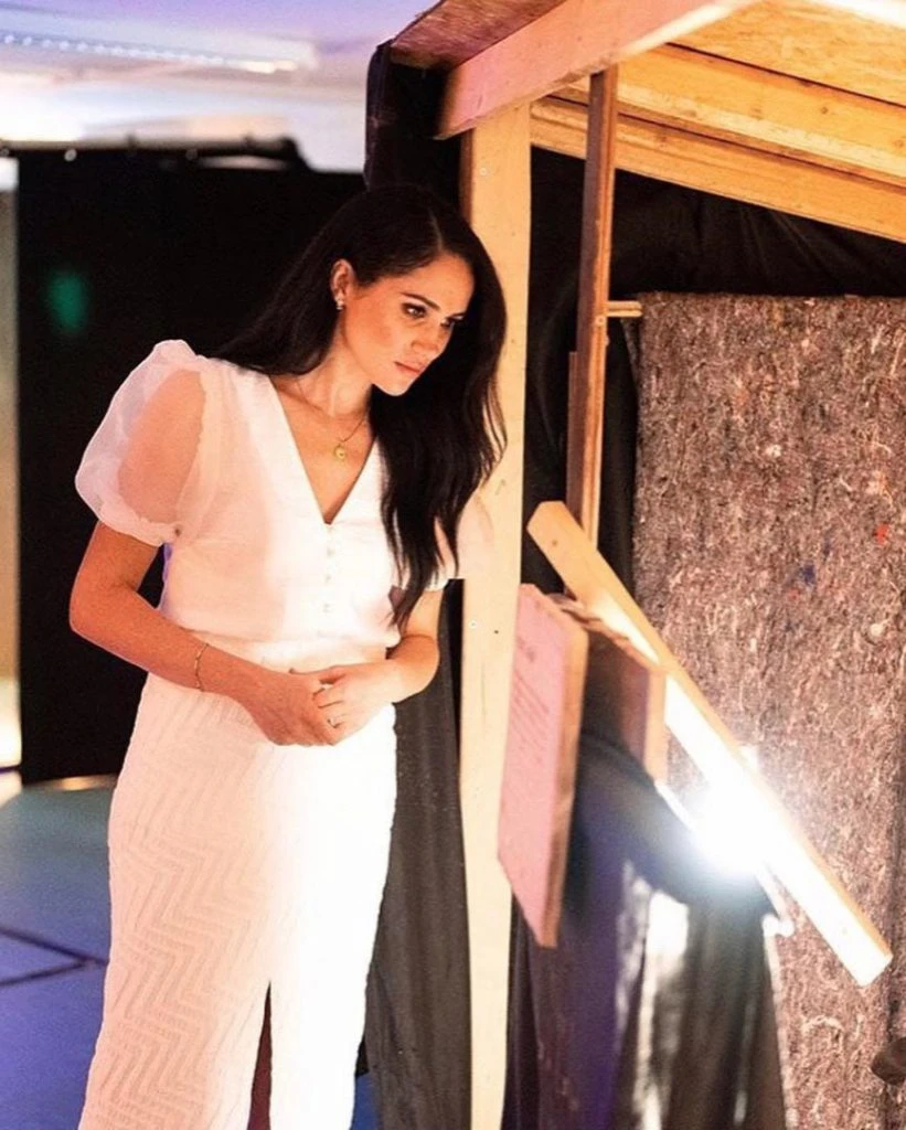 Meghan Markle y su look total white.