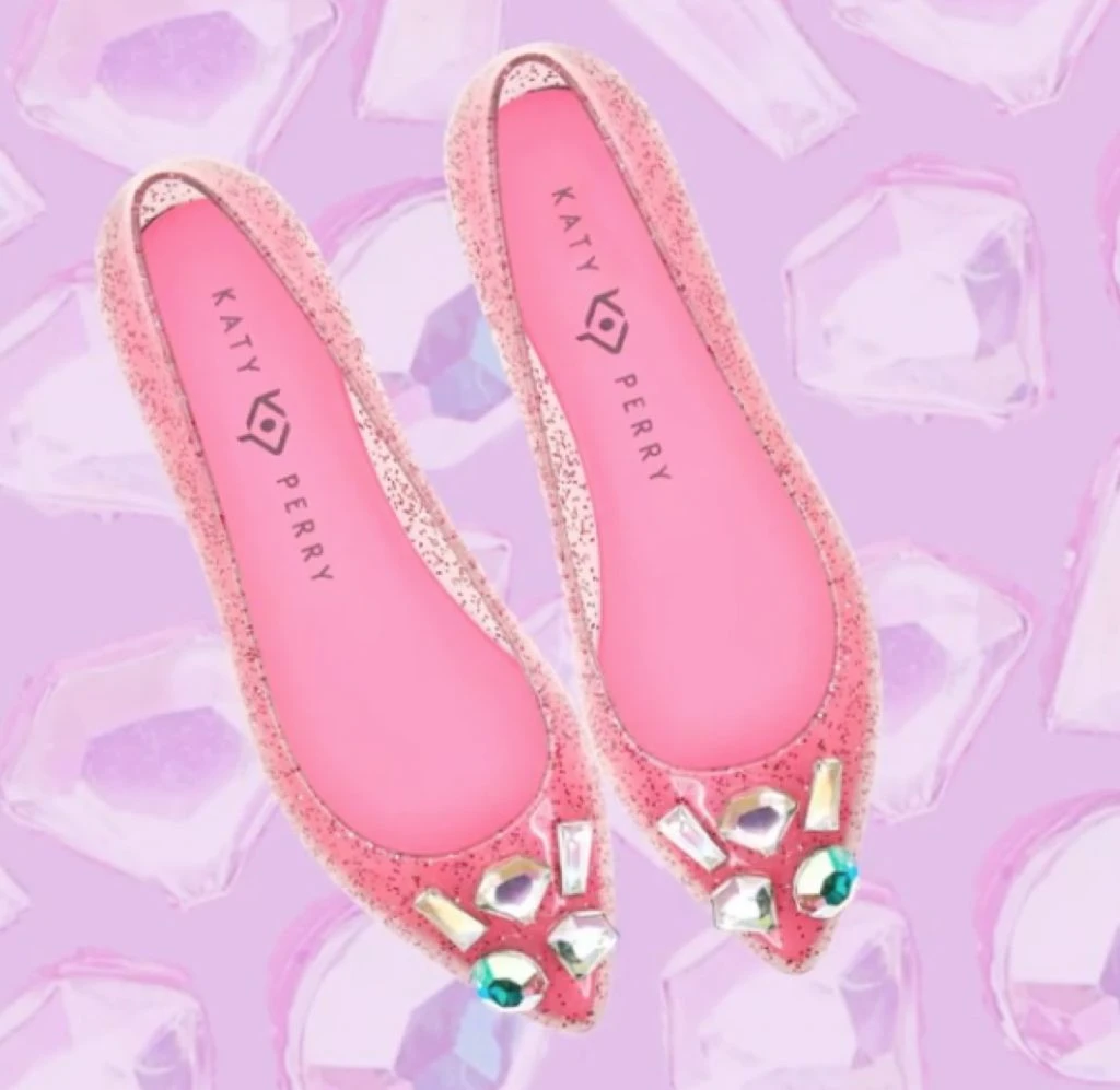 KATY PERRY DONA ZAPATOS Y CARTERAS CORONAVIRUS