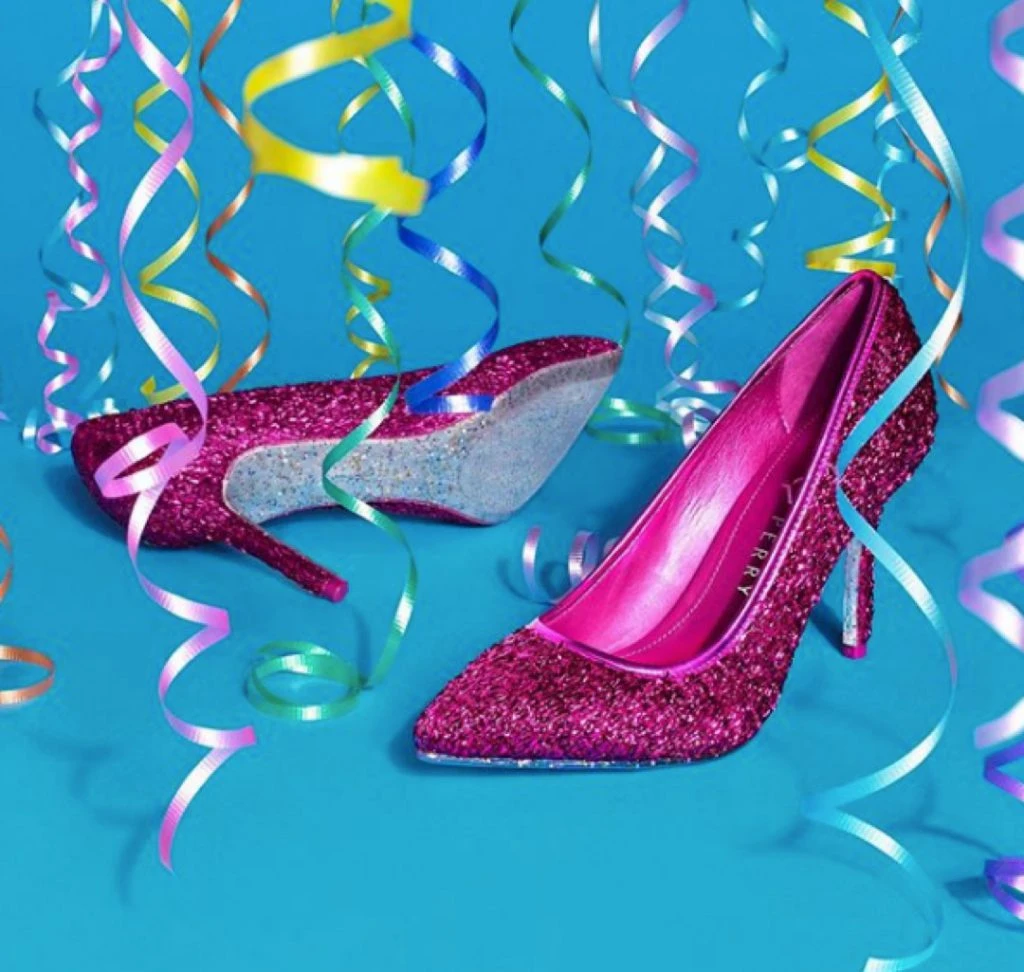 KATY PERRY DONA ZAPATOS Y CARTERAS CORONAVIRUS