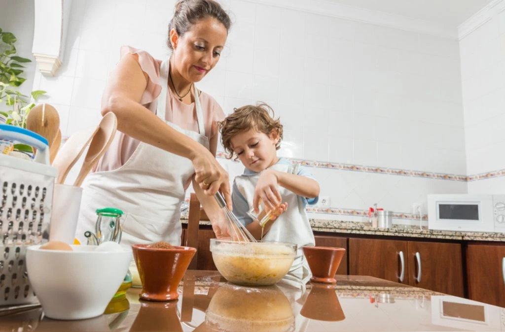 Tareas domésticas compartidas en familia