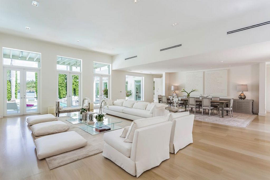 La espectacular casa de Shakira en Miami, blanca y minimalista (en