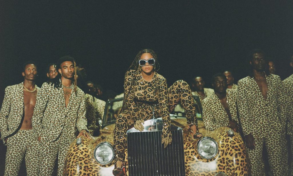 Beyoncé elige al animal print y se pone el traje de «reina leona» – Para Ti