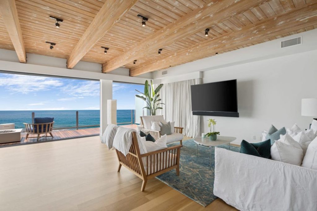 Video deco: Así es la soñada casa de la playa (o piso de soltero) de