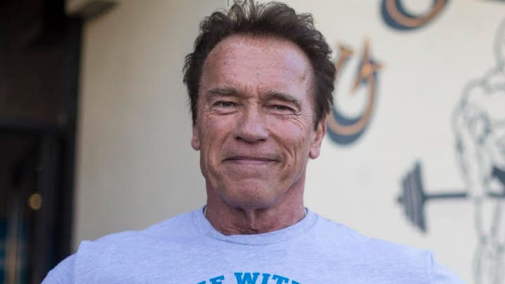 Una foto de Arnold Schwarzenegger hospitalizado pone en alerta a sus fans