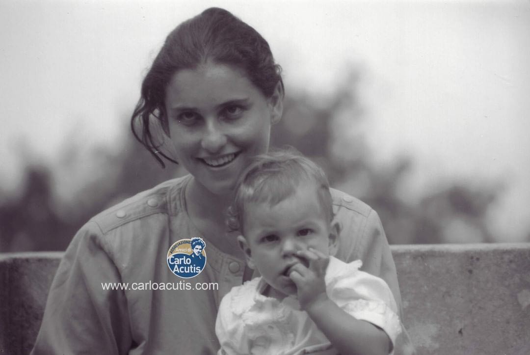 Los hermanos gemelos de Carlo Acutis el beato le había anunciado el nacimiento a su mamá antes