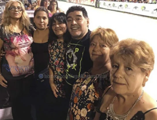 La historia de las 5 hermanas de Diego Maradona y su difícil relación con Claudia Villafañe