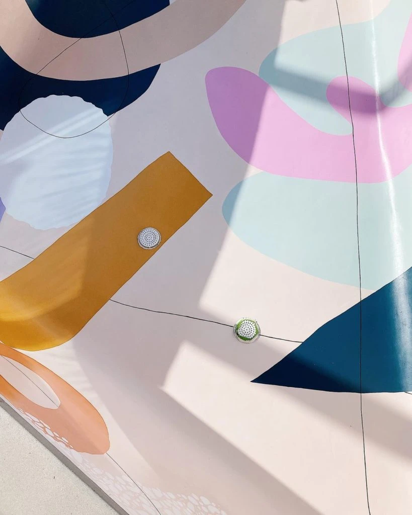 El mural en la pileta