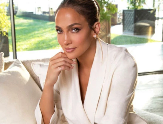 No es bótox ni cirugía... JLo acaba de revelar el secreto detrás de su rostro perfecto y sin arrugas