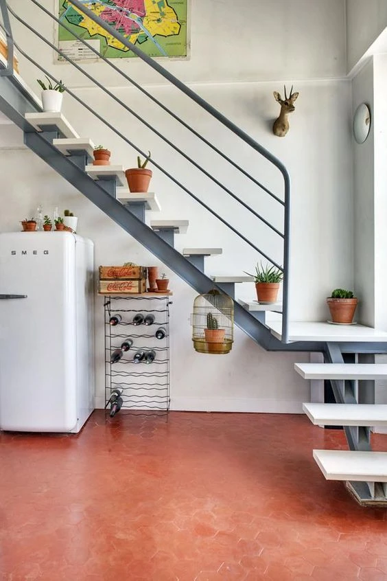 10 abajo de la escalera