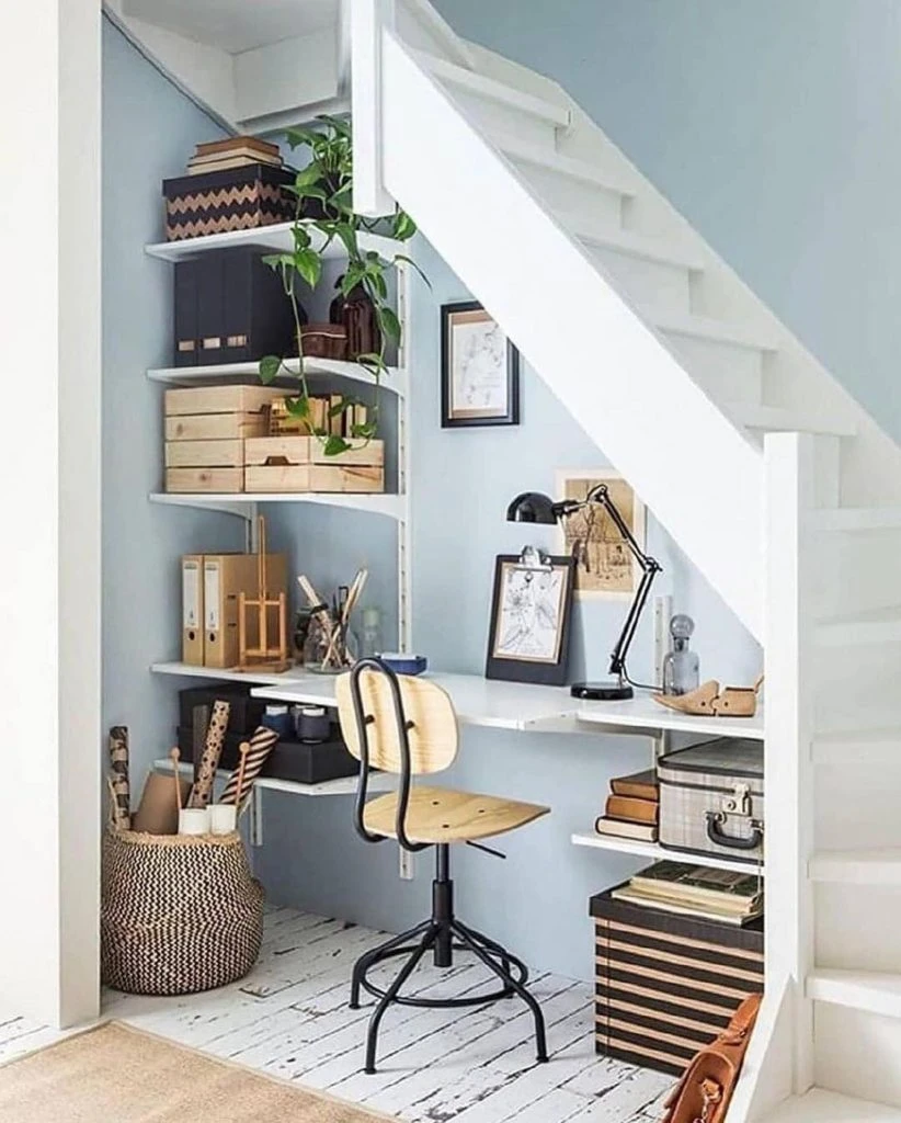 10 abajo de la escalera