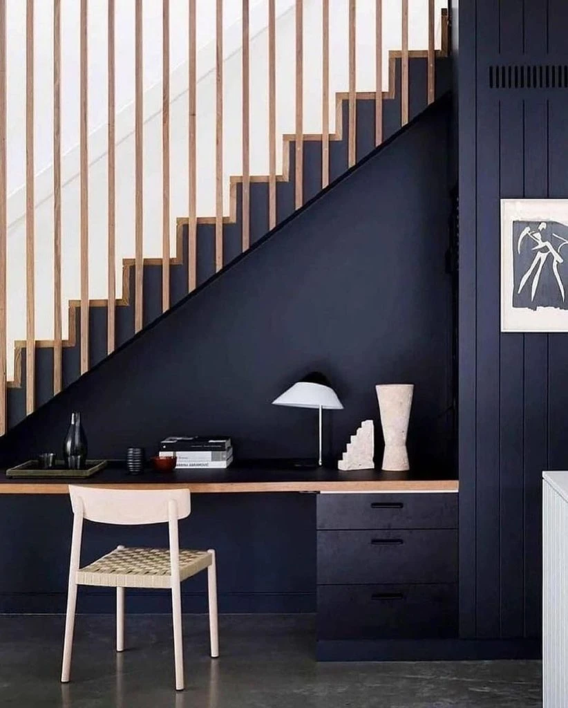 10 abajo de la escalera