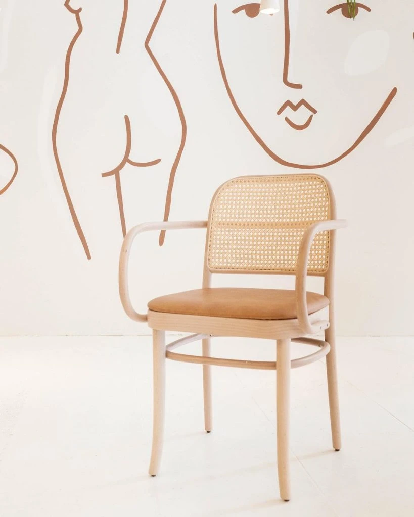 STUDIO FI Koral Antolín, alma máter de Fabrica de Imaginación, lanza su primera colección de textiles bordados a mano inspirados en los dibujos de Matisse o Picasso. 