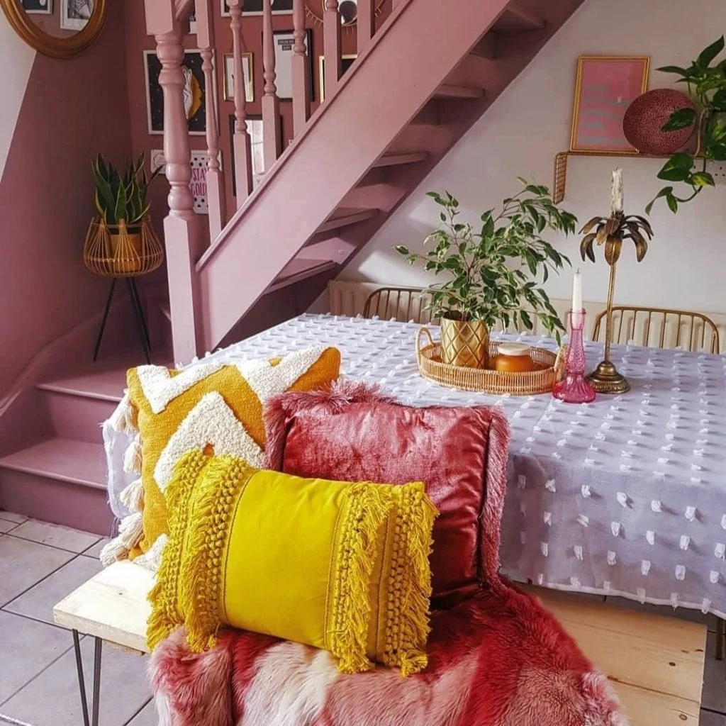 10 abajo de la escalera