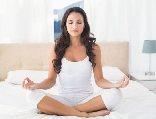 5 ejercicios para hacer antes de dormir (y despertar como nueva)