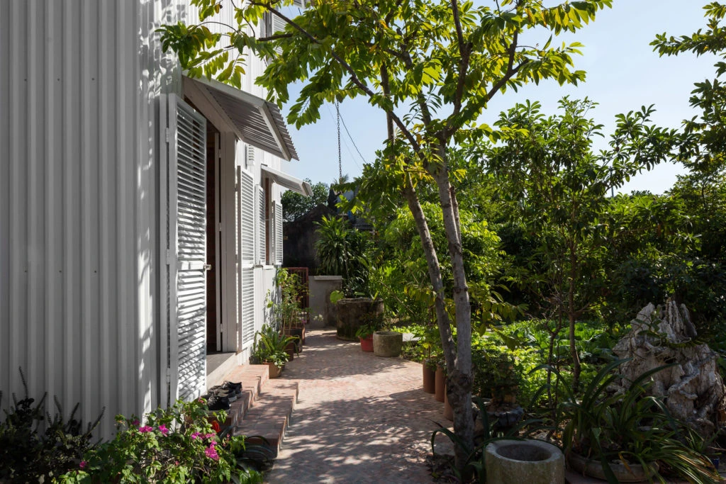 Casa de metal corrugado.