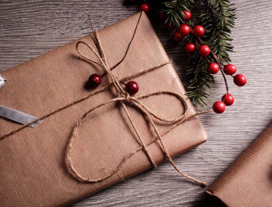 3 maneras fáciles y originales de envolver y decorar tus regalos de Navidad