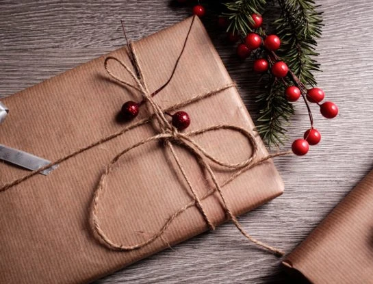 3 maneras fáciles y originales de envolver y decorar tus regalos de Navidad