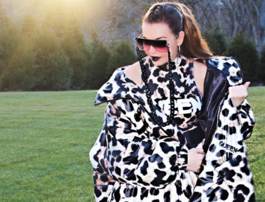 Los lentes de sol de Thalía son tendencia