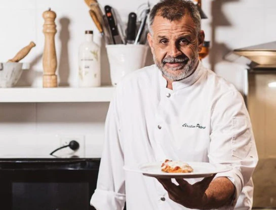 La historia de amor de Christian Petersen: está en pareja con una participante de El Gran Premio de la Cocina 25 años menor que él