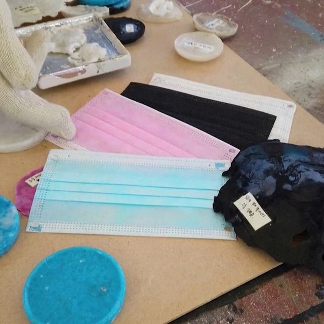 Barbijos convertidos en asientos