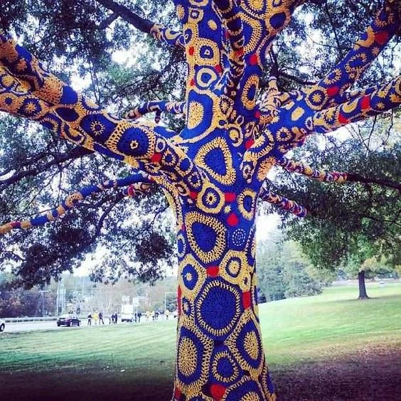 Cómo decorar el árbol de tu jardín