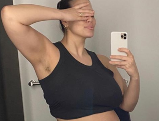 Sin retoques: la modelo Ashley Graham muestra su cuerpo a un año de ser mamá