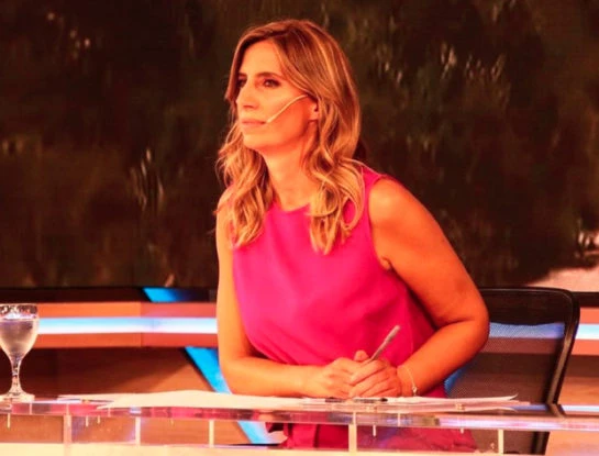 Luciana Geuna se animó al color para su debut en Telenoche