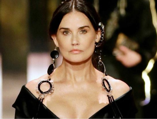 Qué dijo Demi Moore sobre su debut como modelo de alta costura