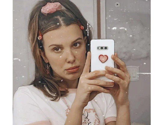 Millie Bobby Brown cumple 17 años, repasamos 9 de sus looks más recordados