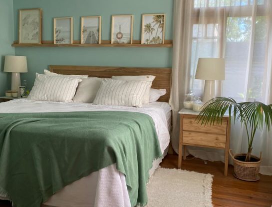 Decorar y renovar un dormitorio con "verde selva", un color lleno de vida